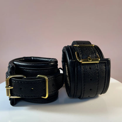 Black Cuffs Wrist Cuff Ankle Cuff Hand Cuff Golden Metal Chain for Night Bind Fun Restraint BDSM Fetish Play Sexy Cuffs Bondage