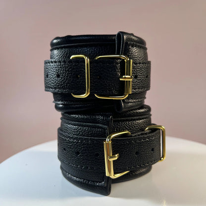 Black Cuffs Wrist Cuff Ankle Cuff Hand Cuff Golden Metal Chain for Night Bind Fun Restraint BDSM Fetish Play Sexy Cuffs Bondage